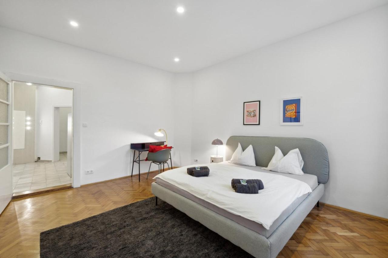 Big Spacious Central Apartment In Wien Exterior foto
