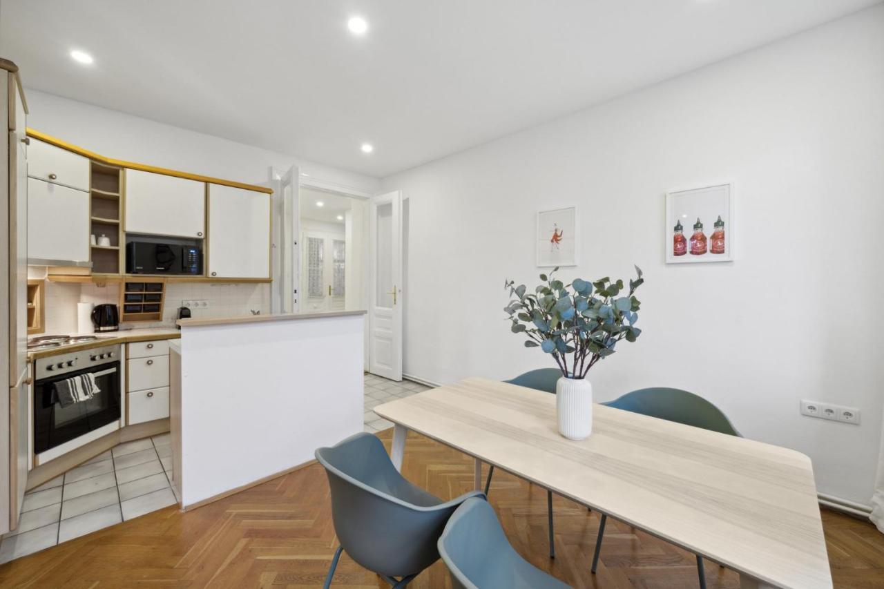 Big Spacious Central Apartment In Wien Exterior foto
